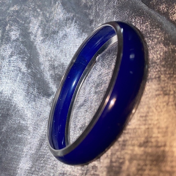 Vintage  Navy blue silver tone trim bangle bracelet - Picture 5 of 7